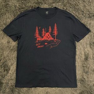 GAP Men's Navy Blue “Get Away” Graphic T-Shirt. Size: Medium NWOT